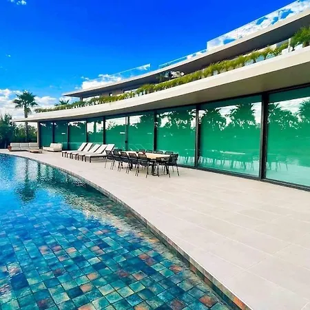 Villa Algarve Escape With Pool Gym & Rooftop Jacuzzi