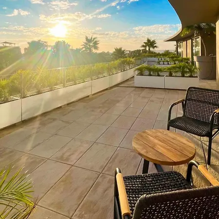 Algarve Escape With Pool Gym & Rooftop Jacuzzi *