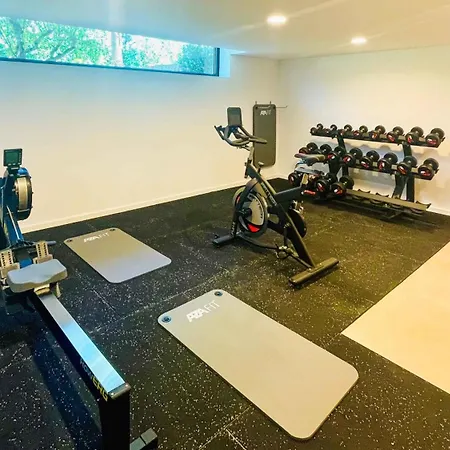 Algarve Escape With Pool Gym & Rooftop Jacuzzi וילה