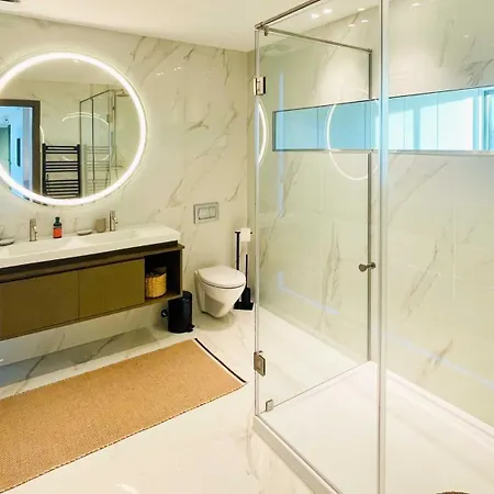 Algarve Escape With Pool Gym & Rooftop Jacuzzi *