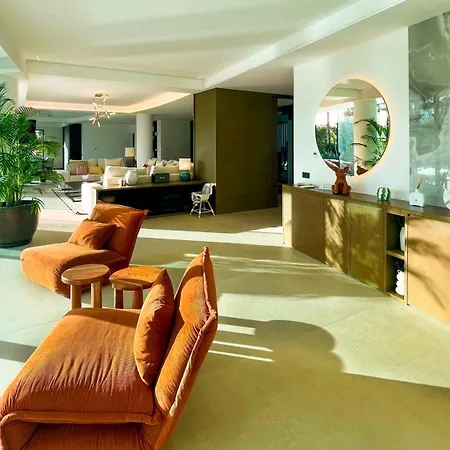 Algarve Escape With Pool Gym & Rooftop Jacuzzi
